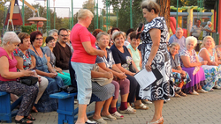 Специалисты управления культуры подготовили ретро-вечеринку для чернянских пенсионеров
