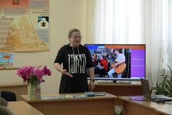 Сказочница из Москвы Хельга Патаки встретилась с чернянскими детьми