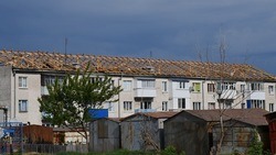 Строители приступили к переустройству крыши на многоквартирном доме по улице Ленина в Чернянке