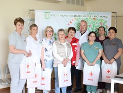 Чернянские медики получили подарки от местного отделения Российского Красного Креста