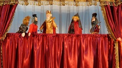 Юные артисты из Чернянки представили зрителям кукольный спектакль «Никита Кожемяка и Змей Горыныч»