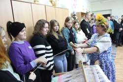 Студенты из Губкина побывали на экскурсии в Ездоченском Доме ремёсел