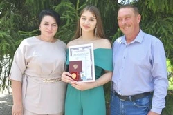 Выпускники Чернянского района получили документы об образования