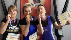 Чернянские атлеты завоевали золотые медали на первенстве по пауэрлифтингу