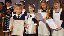 Ученики поселковых школ прочли стихотворения на поэтическом подиуме в Чернянке