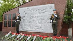 Глава региона поручил муниципальным властям привести в порядок ветхие памятники солдатам