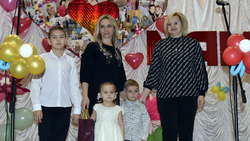 Четыре многодетные семьи из Чернянки получили подарки от ТОСа «Миряне» в День матери