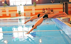 Чернянские пловцы приняли участие в праздничных соревнованиях