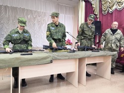 Более 400 чернянцев прошли курсы НВП местного отделения ДОСААФ России