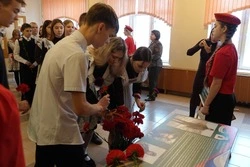 Парта героя в честь уроженца Чернянки Павла Кравченко открыта в третьей школе посёлка