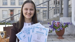 Ученица Кристина Хахелева из Чернянки получила шесть дипломов за участие в олимпиадах