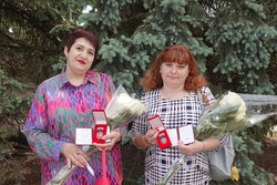 Четыре жительницы Чернянского района получили почётные знаки «Материнская слава» 