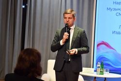Руководитель ПФКИ Роман Карманов встретился с Вячеславом Гладковым и представителями НКО региона