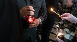 Многодетные мамы Елена Гредюшкова и Виктория Шеломиенко доставят Благодатный огонь в регион