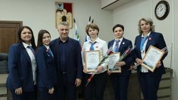 Глава округа Сергей Морозов поздравил Чернянский кадровый центр с 35-летием службы занятости