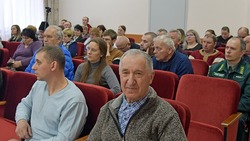 Руководитель муниципалитета Сергей Морозов встретился с чернянскими пчеловодами и аграриями