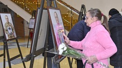 Фотовыставка «Чем крепче тыл, тем сильнее фронт» открылась в Чернянке в День Героев Отечества