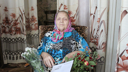 Мария Калашникова из Лозного получила поздравление с 90-летием от президента