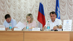 Семь чернянцев получили партбилеты на заседании местного политсовета «Единой России»
