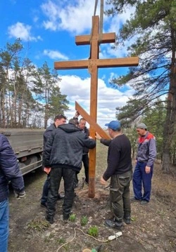На въезде в посёлок Чернянка со стороны Нового Оскола установлен новый Поклонный крест
