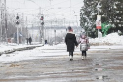 Майор полиции Яна Лимарева предупредила об опасностях на железнодорожных путях