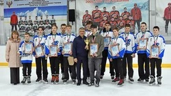 Глава округа Сергей Морозов поздравил чернянских хоккеистов с бронзовыми медалями областного турнира