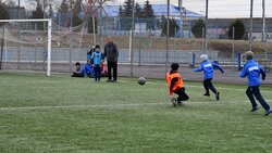 Детские футбольные команды Чернянки вышли на дружеский матч ко Всемирному дню здоровья