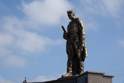 Отреставрированный памятник советским воинам торжественно открыли в Волоконовке