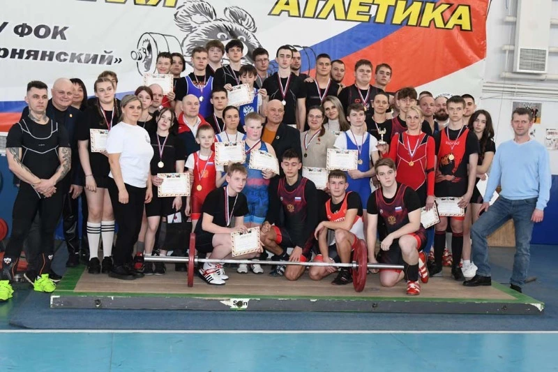 Более 50 белгородских тяжелоатлетов состязались в Чернянке