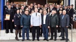 Глава муниципалитета Сергей Морозов поздравил чернянских полицейских с профессиональным праздником