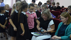 Московская писательница встретилась с чернянскими школьниками