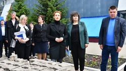Депутаты-единороссы оценили работы по установке фонтана и ремонту летней сцены в Чернянке