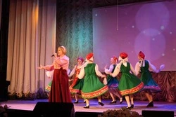 Творческие коллективы и солисты Чернянки подарили яркий концерт женщинам к 8 Марта