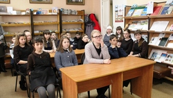 Чернянские школьники отметили День православной книги в центральной районной библиотеке