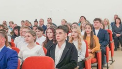 Успешные школьники района и их наставники получили премии за достижения 2024-2025 учебного года 