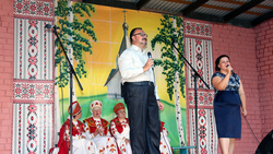 Сотрудники поселкового Дома культуры выступили с отчётным концертом