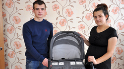 Татьяна Круглякова поздравила первого новорождённого в Чернянке в 2019 году