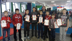 Чернянские боксёры секции «Патриот» вернулись из Корочи с золотыми и серебряными медалями