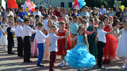 Более 340 детсадовцев отметили выпускной бал на центральной площади Чернянки