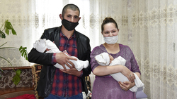 Семья Мамишовых из села Ольшанка приняла поздравления от местной власти с рождением двойни