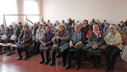 Представители администрации Чернянского района встретились с жителями Лубянского поселения