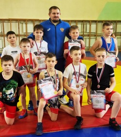 Чернянцы стали победителями турнира по вольной борьбе в Алексеевке