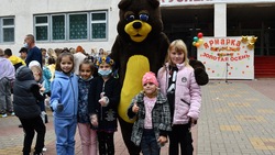 Ученики и педагоги чернянской школы №4 провели ярмарку на территорию УИКа №1065