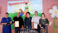 Миром правит любовь. Супруги из Чернянского района получили награды от Татьяны Кругляковой