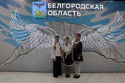 Вячеслав Гладков вручил 130 знаков «Доброволец Белгородчины» и «Юный доброволец Белгородчины»