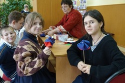 Ездоченские школьники побывали на занятиях рукоделием в местном Центре культурного развития