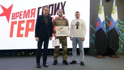 Вячеслав Гладков: «Вручил сертификаты на получение грантов 19 ветеранам СВО»