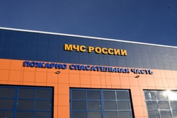 Специалисты МЧС напомнили — оставлять детей одних в домах и квартирах опасно