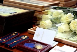 Чернянские полицейские получили награды к профессиональному празднику