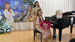 Ученица фортепианного отделения чернянской ДШИ Ника Сименютина подарила зрителям встречу с музыкой